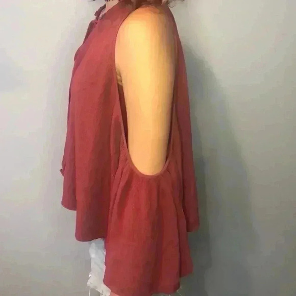 🌸3/$30🌸GUESS | Mauve bohemian cold shoulder top - Picture 3 of 10
